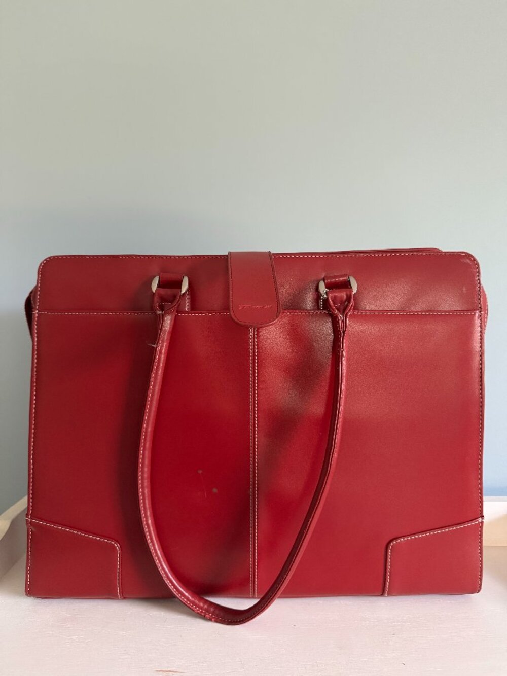 Targus. Padded Laptop Tote. Red.